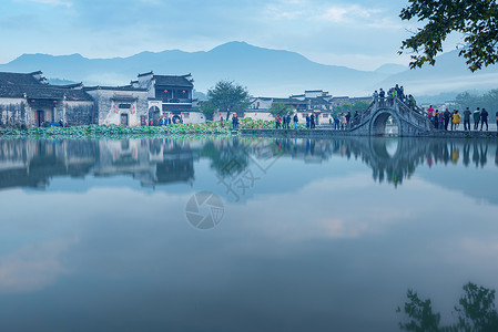 中国风青绿山色中国最美古村安徽宏村自然风光背景