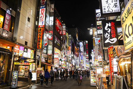 东京新宿繁华商业街夜景街景高清图片素材