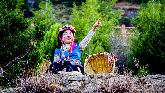 川西甲居藏寨少数民族妇女高清图片