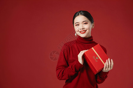购物节宣传年轻美女手拿礼物盒展示背景