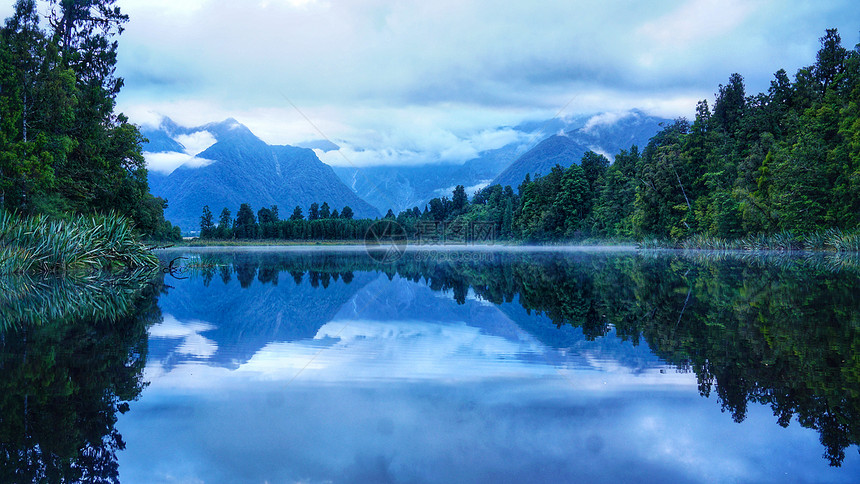 新西兰福克斯马瑟森湖清晨图片