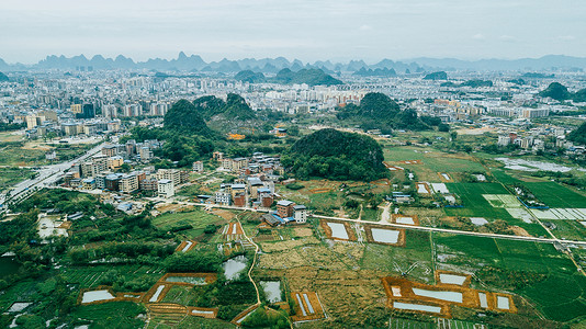 航拍春耕乡间农田郊区风景田园风光图片