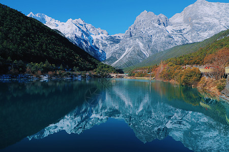 白天玉龙雪山蓝月谷自然风景高清图片