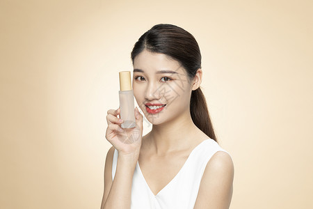 青年女性护肤水产品背景图片