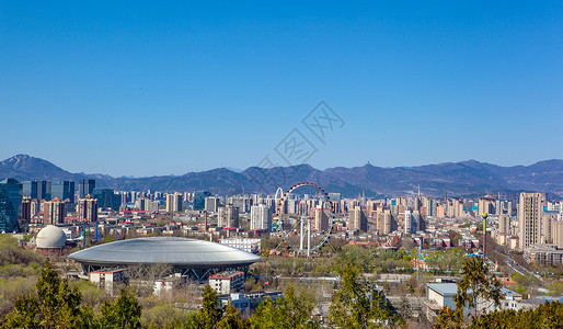 老山檀俯视北京老山自行车场馆与石景山游乐园背景