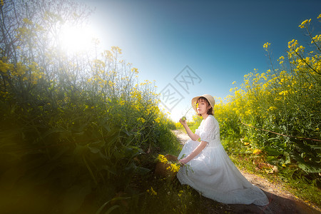 唯美油菜花踏青美女图片