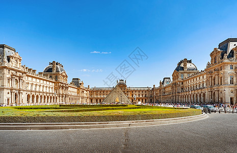 法国巴黎卢浮宫外景全景金字塔入口雕塑高清图片素材