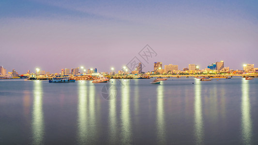 泰国芭堤雅海滨城市夜景风光高清图片