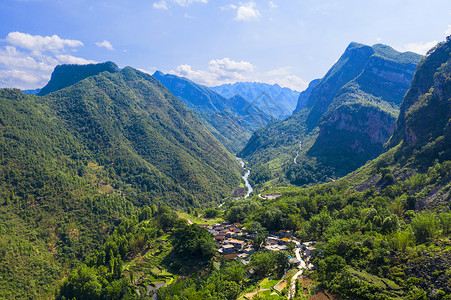 大山深处人家背景图片