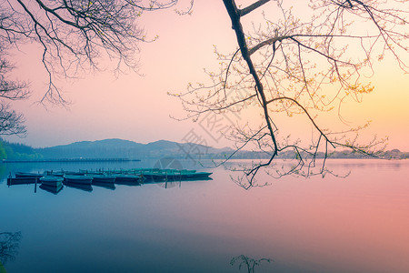 冬季垂钓杭州西湖神舟基地日出背景
