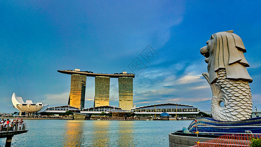 技风高科技新加坡的标志性建筑鱼尾狮背景