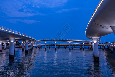傍晚的厦门演武大桥背景图片