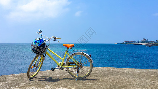 海边单车海边自行车骑行在路上背景