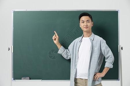 黑板前的男性教师讲课教育高清图片素材