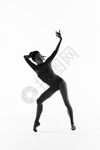 运动跳舞剪影年轻美女舞蹈动作黑白剪影背景