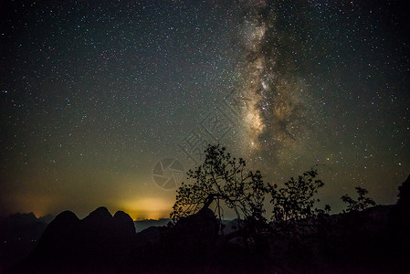 广西桂林山水夜晚星空背景图片