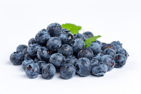 一堆蓝莓白色背景下蓝莓果实素材背景
