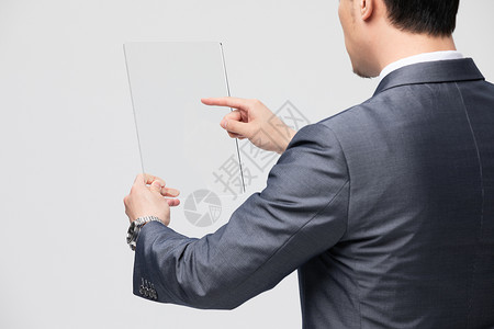 商务男性拿透明玻璃板商务人士高清图片素材