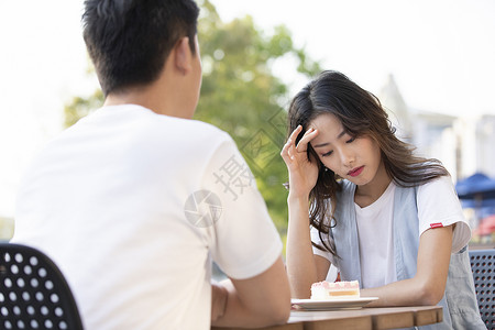 情侣吵架年轻人生气高清图片