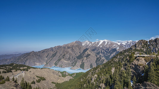 新疆天山山脉雪山背景图片