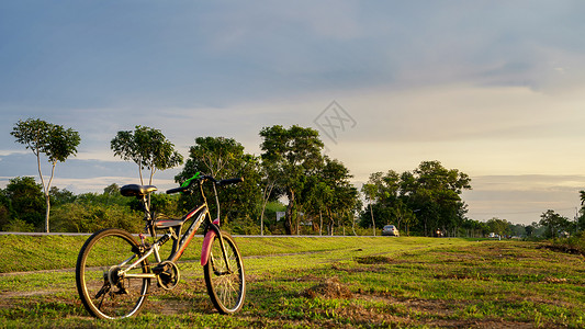 单车旅行背景图片