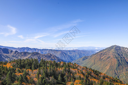 日本南阿尔卑斯日本阿尔卑斯山秋日风光背景