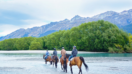 新西兰格林诺奇骑马背景图片