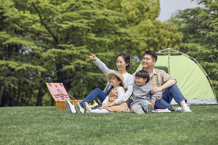 家庭出游野餐图片