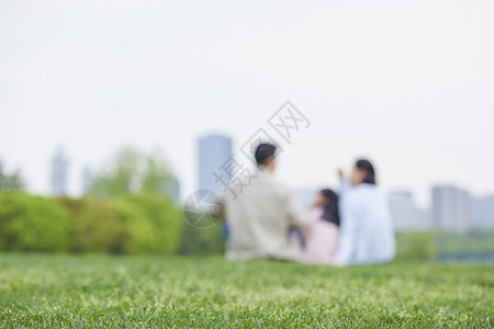 一家人户外郊游背景图片