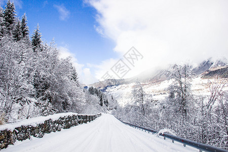 灵乌路空格鲁吉亚乌树故里雪景背景