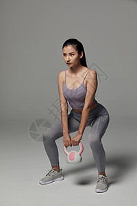 女性健身壶铃训练高清图片