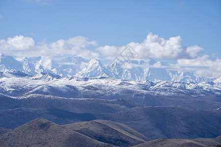 藏族风景雅拉雪山背景