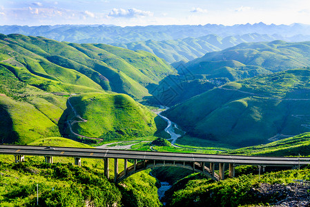 自行车与美景贵州黔东南高速公路自然风光背景