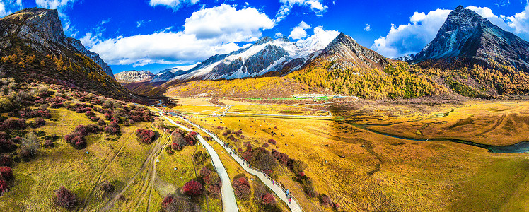 稻城亚丁风景区航拍图片