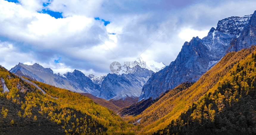 稻城亚丁风景区航拍图片