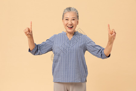 老年女性手势背景图片