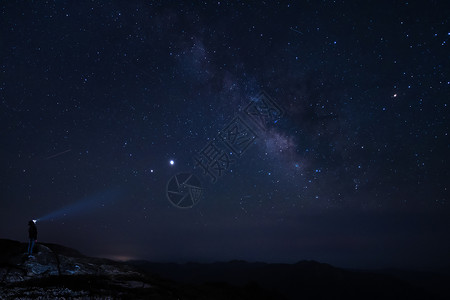 秦岭光头山银河背景图片