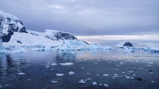 冰与水南极冰川风景背景