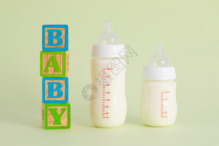 新生儿奶瓶奶嘴奶块高清图片