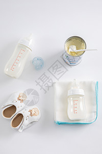 新生儿奶瓶和奶粉图片