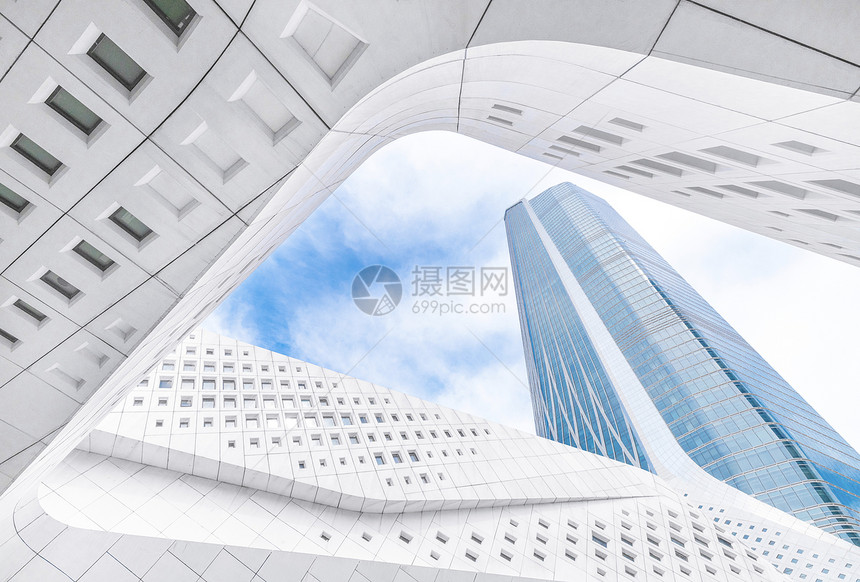 南京地标性现代建筑保利大剧院科技感建筑线条图片