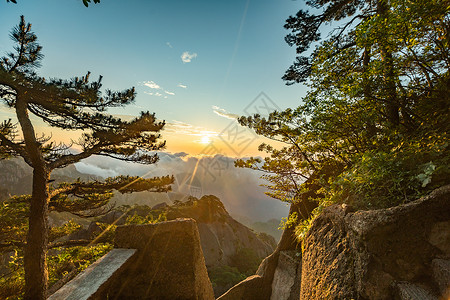 安徽黄山黄山日出挑山夫高清图片