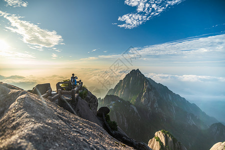 黄山莲花峰黄山日出云海游客背影背景