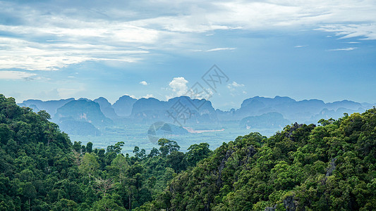 大自然丛林在泰国甲米虎窟寺空中寺庙遥望的景色背景