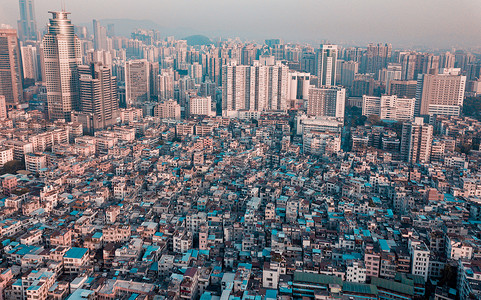 现实与理想广州的高楼与城中村背景