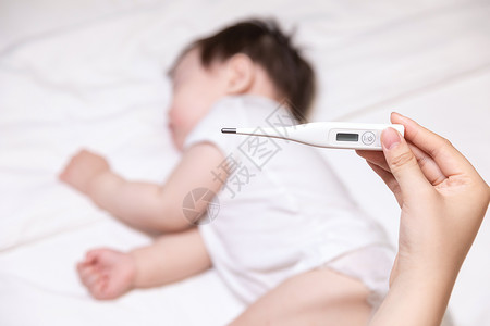 婴儿量体温婴儿检查高清图片