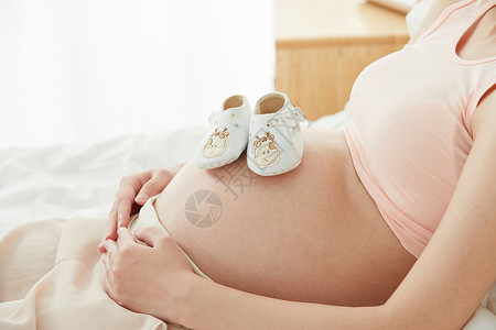 躺着的宝宝孕妇宝宝鞋背景