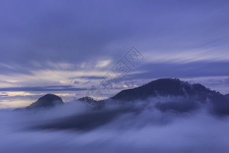 云雾缭绕的福州旗山图片