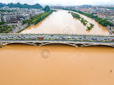 夏季南方暴雨洪涝灾害桂林漓江解放桥洪峰背景