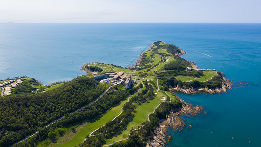 海滨城市威海海边的高尔夫球场背景